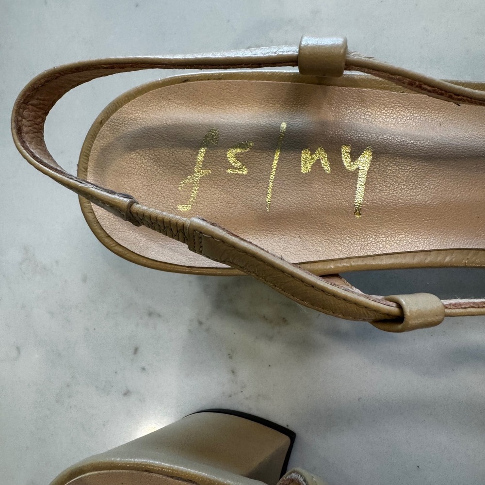 FS/NY French Sole Wom 9.5 B Beige Black Cap Toe Leather Slingback Low Block Heel - Picture 11 of 15
